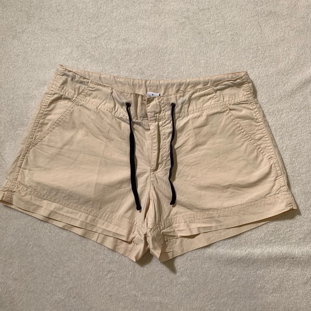 Gap Cream Colored Short Cargo Shorts